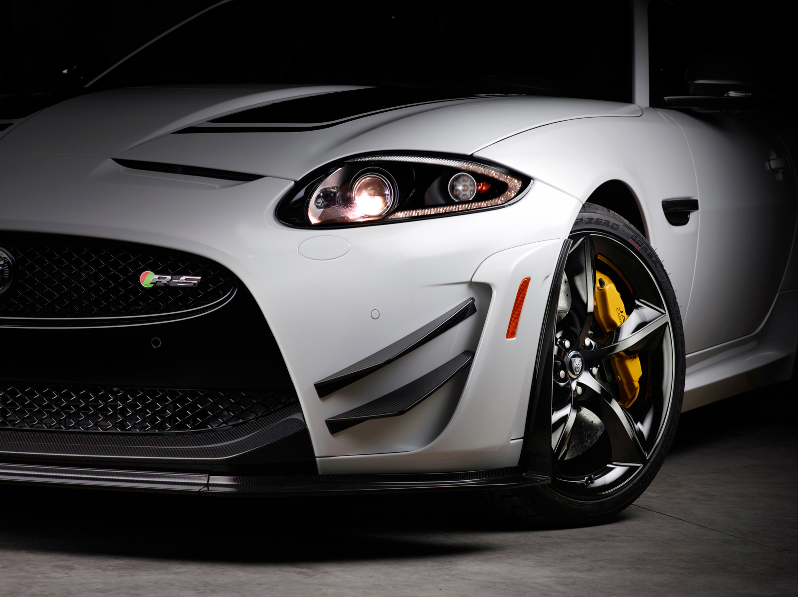 Англичане сделали эксклюзивный Jaguar XKR-S GT для трека — ДРАЙВ