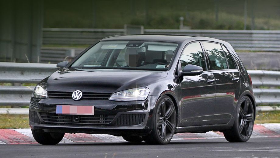 Volkswagen golf r,Volkswagen golf. Грядущий Golf R получит заниженное шасси, пружины и активные амортизаторы с оригинальными настройками. Тормоза на передней оси будут четырёхпоршневыми.