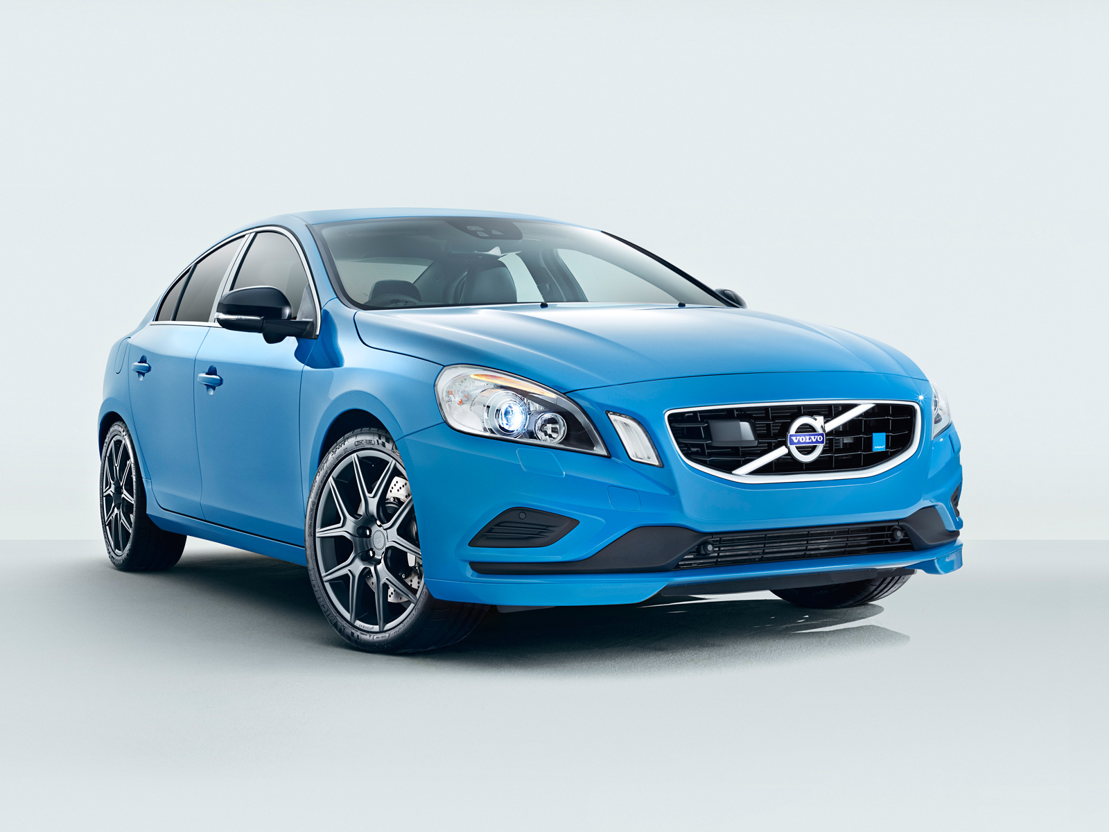 Представлена серийная версия седана Volvo S60 Polestar — ДРАЙВ