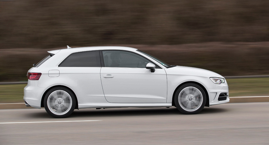             В рамках отведённого времени и маршрута «эска» выпивала не больше 14 л бензина на 100 км, но и ездили мы чаще всего размеренно и по шоссе.
