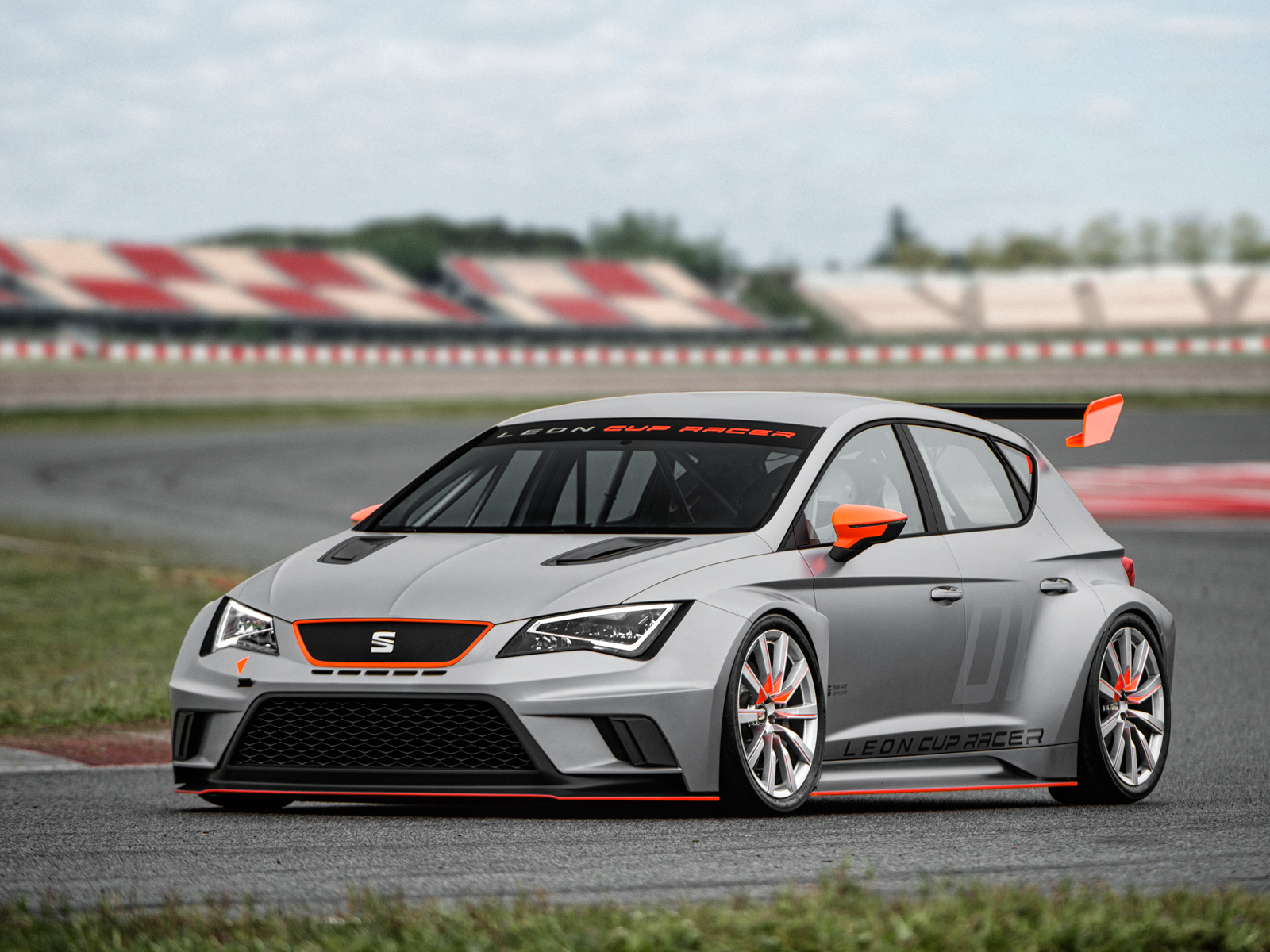 Испанцы пошили гоночный костюм хэтчбеку Seat Leon — ДРАЙВ