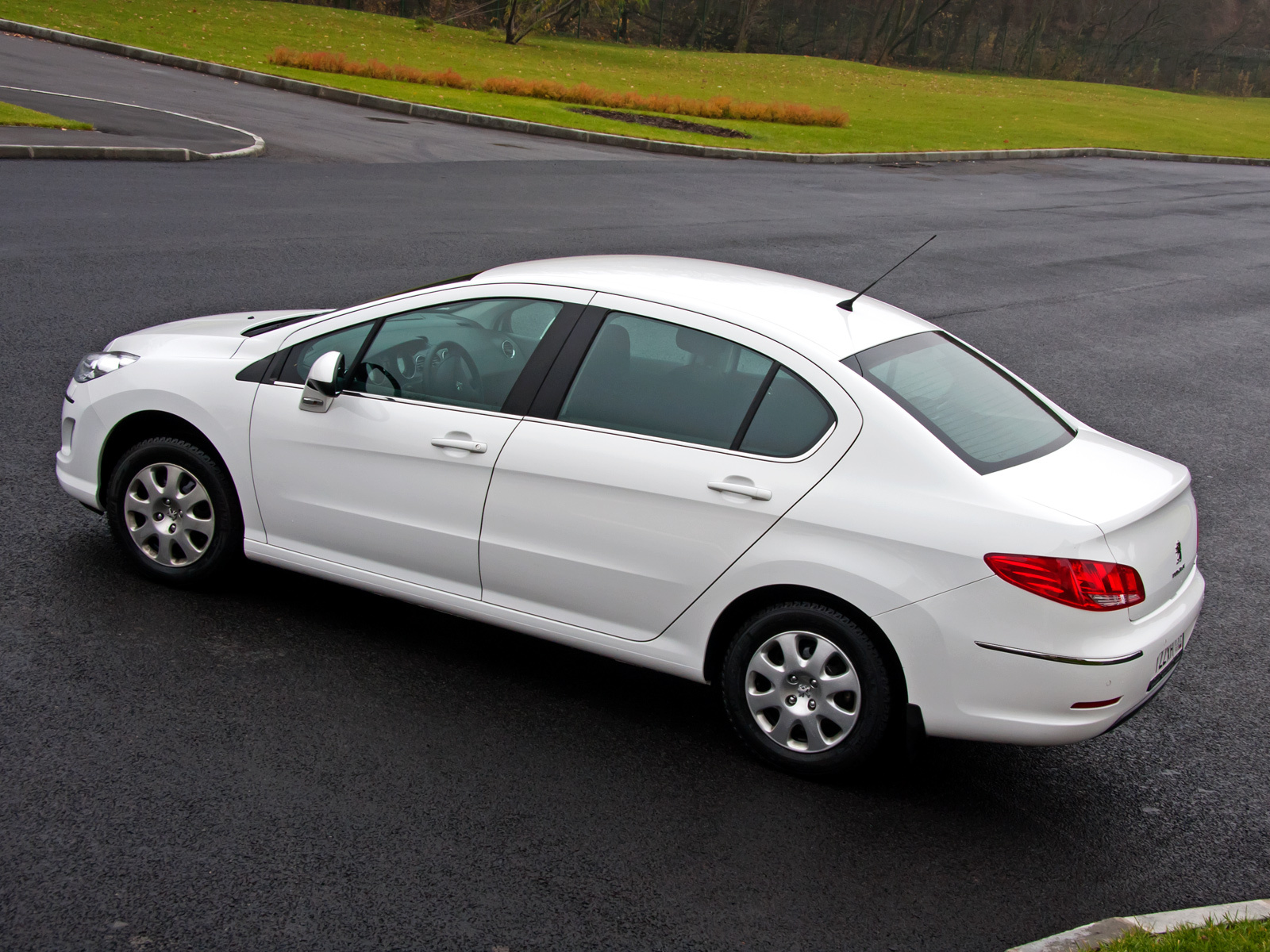 Peugeot 408 фото