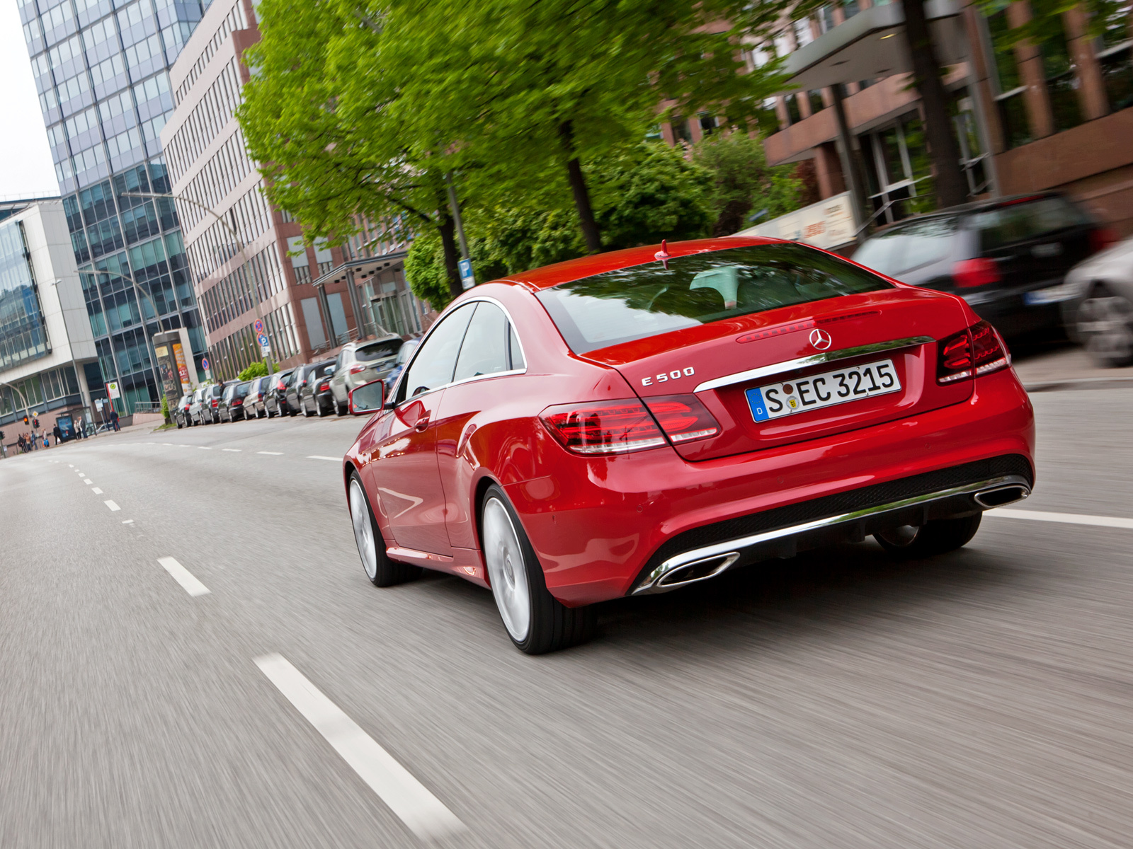 Обгоняем время на купе и кабриолете Mercedes E-класса — ДРАЙВ