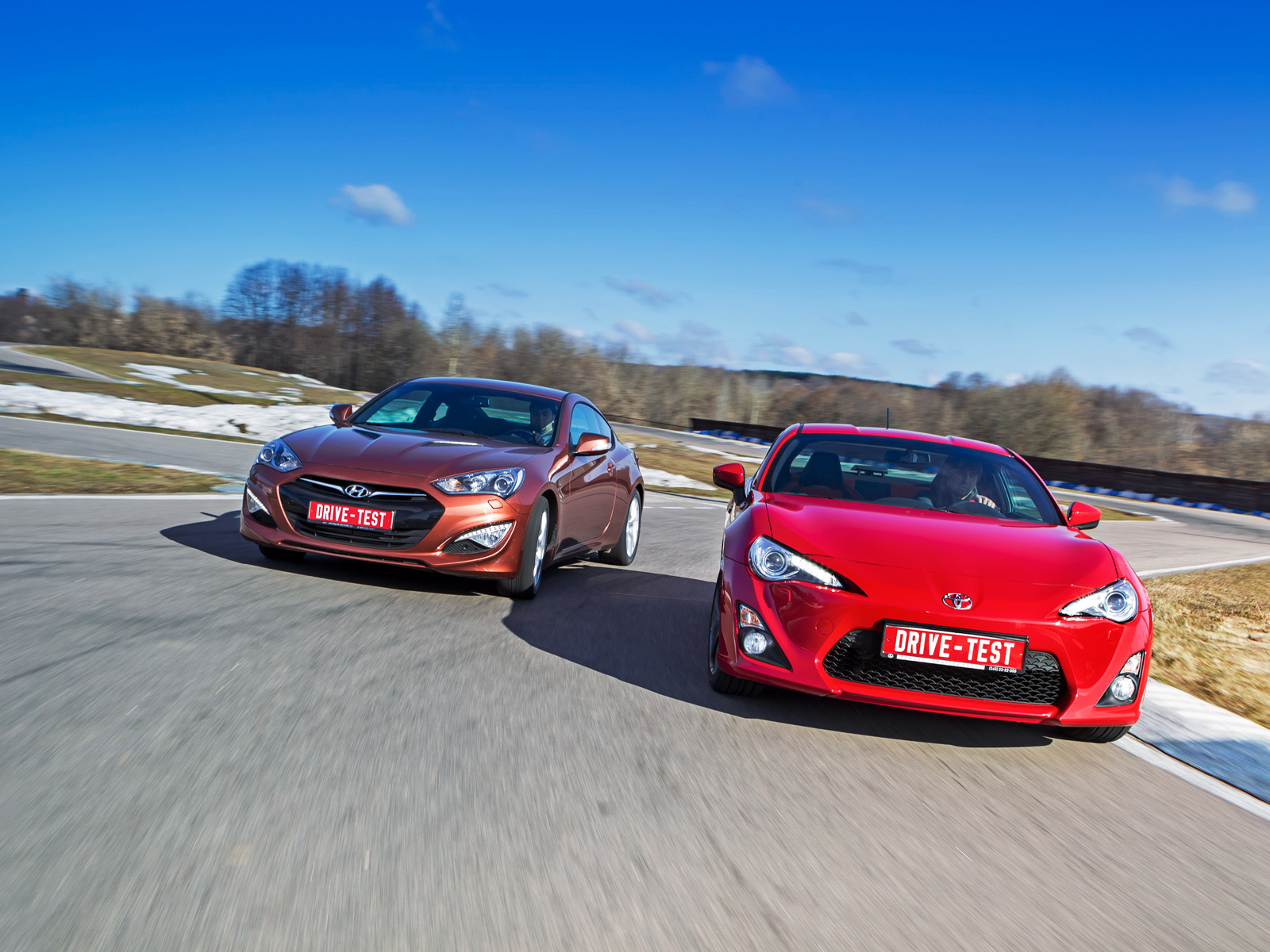 Считаем голы в споре двухдверок Toyota GT86 и Hyundai Genesis Coupe — ДРАЙВ