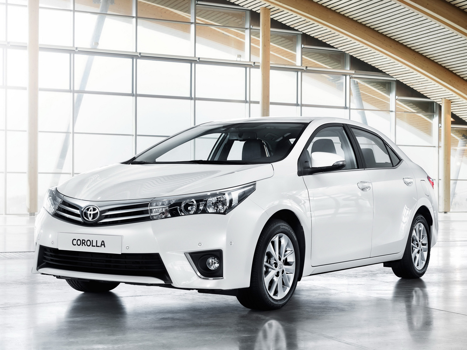 Новое поколение седана Toyota Corolla подросло в размерах — ДРАЙВ