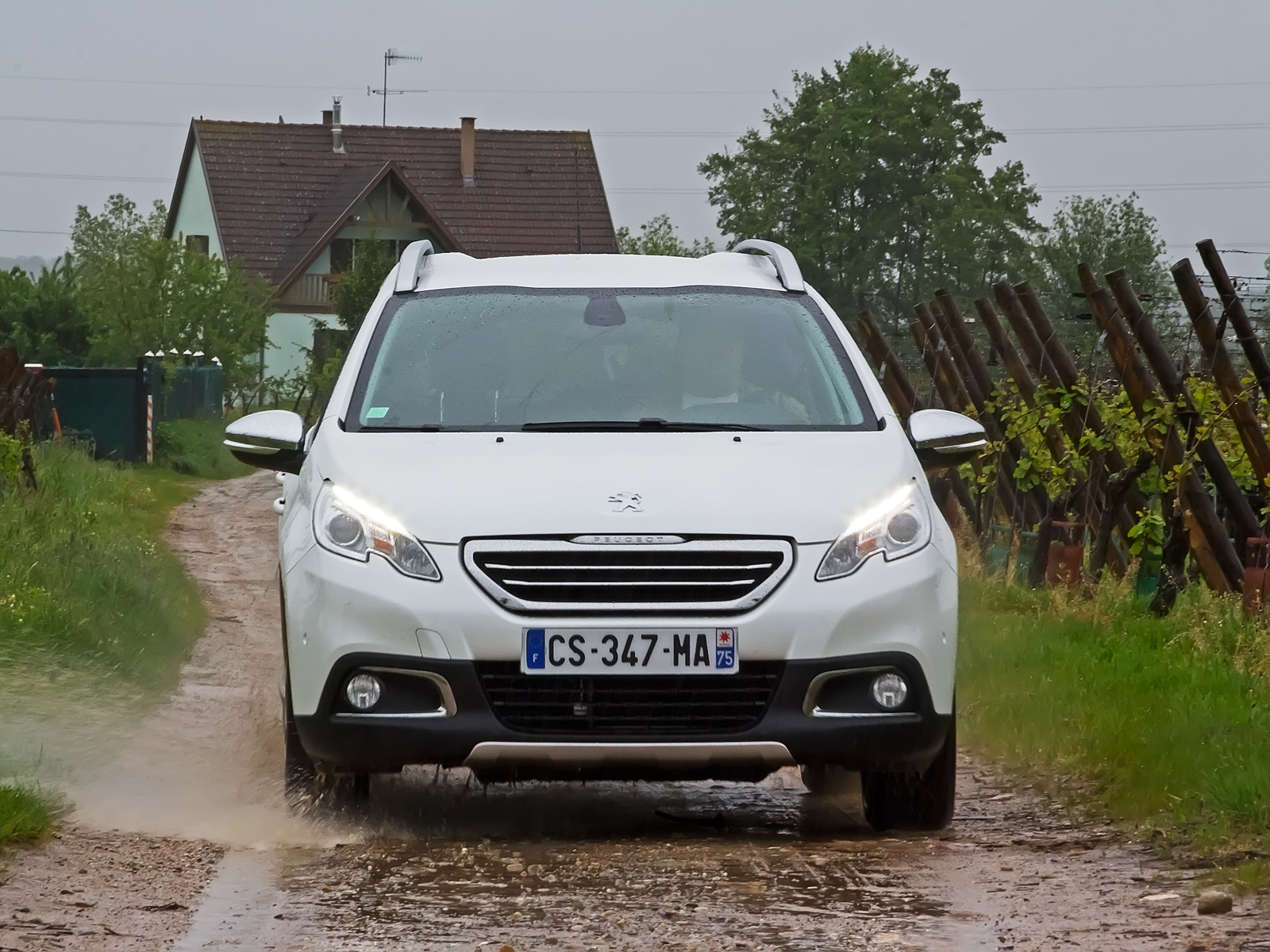 Умножаем на четыре городской кроссовер Peugeot 2008 — ДРАЙВ