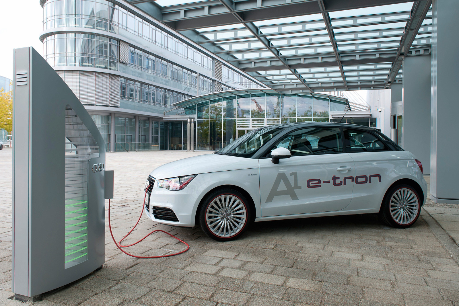 Немцы представили новое поколение гибрида Audi A1 e-tron — ДРАЙВ