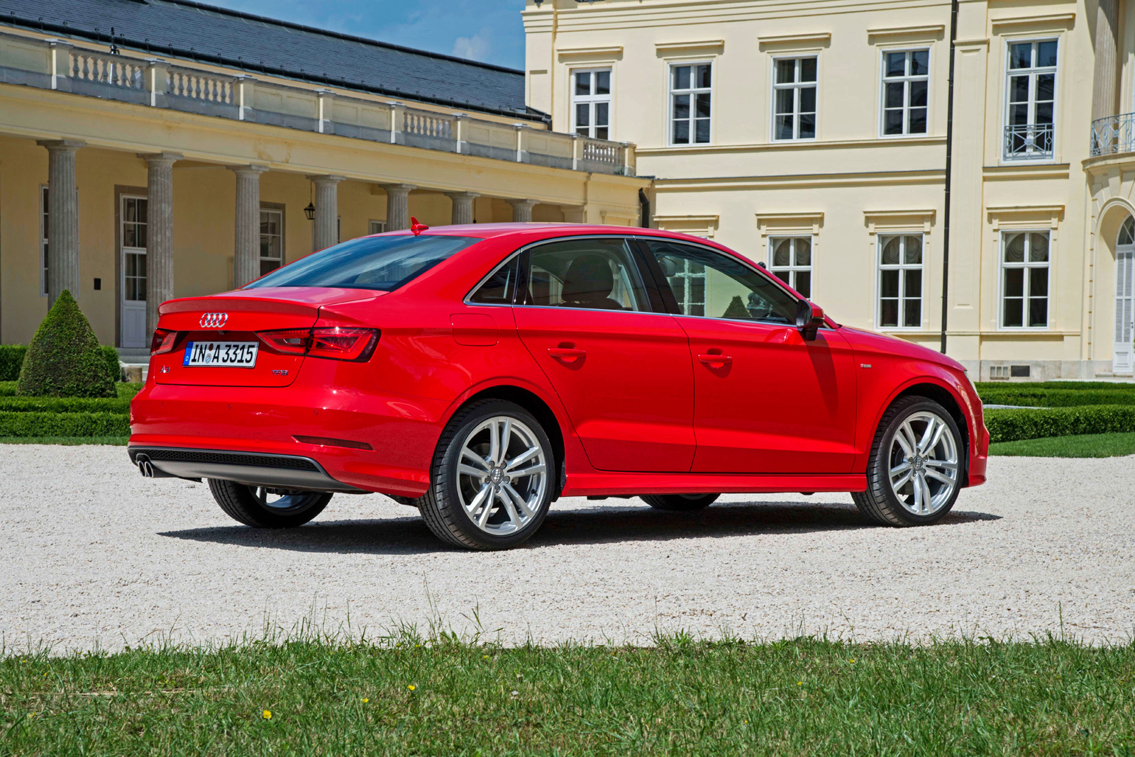 Обходим с тыла трёхобъёмный Audi A3 Limousine — ДРАЙВ