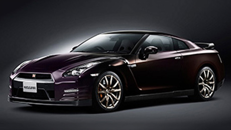 Nissan gt-r. Машины из спецсерии покрашены особой эмалью, меняющей свой оттенок в зависимости от угла зрения.