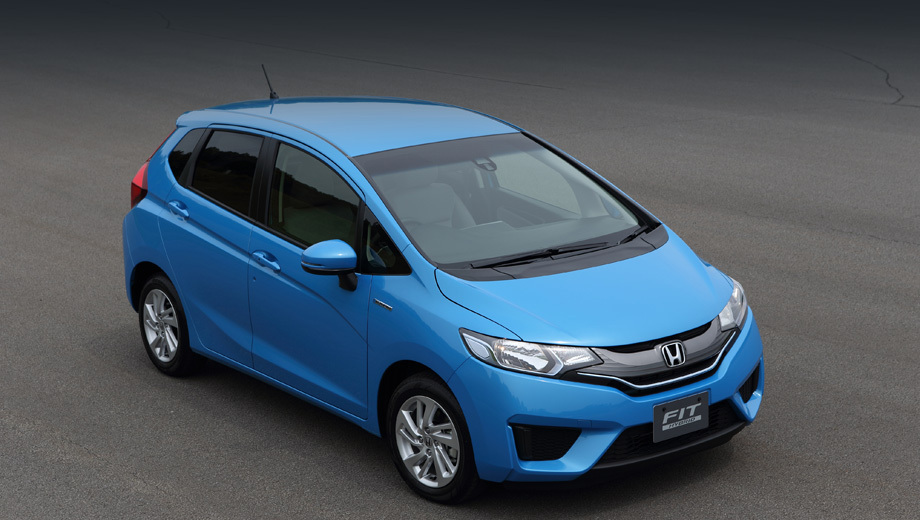 Honda fit,Honda jazz,Honda fit hybrid. Третье поколение Fit поступит в продажу в Японии уже в сентябре 2013 года. На других рынках машина появится в течение следующего года.