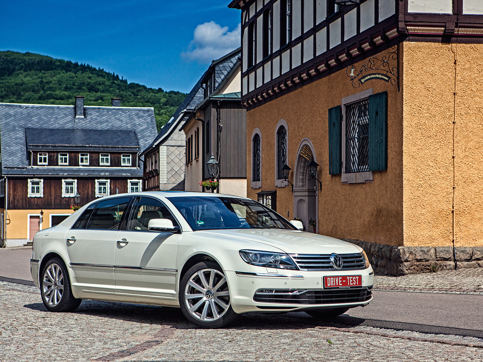 Изображаем подпольных олигархов в седане Volkswagen Phaeton — ДРАЙВ