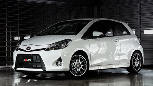 Toyota vitz,Toyota yaris. Продаваться трёхдверка Toyota Vitz GRMN Turbo будет только в Стране восходящего солнца, а всего сделают 200 автомобилей. Приём заказов по Интернету (иных вариантов не предусмотрено) начнётся 25 августа.