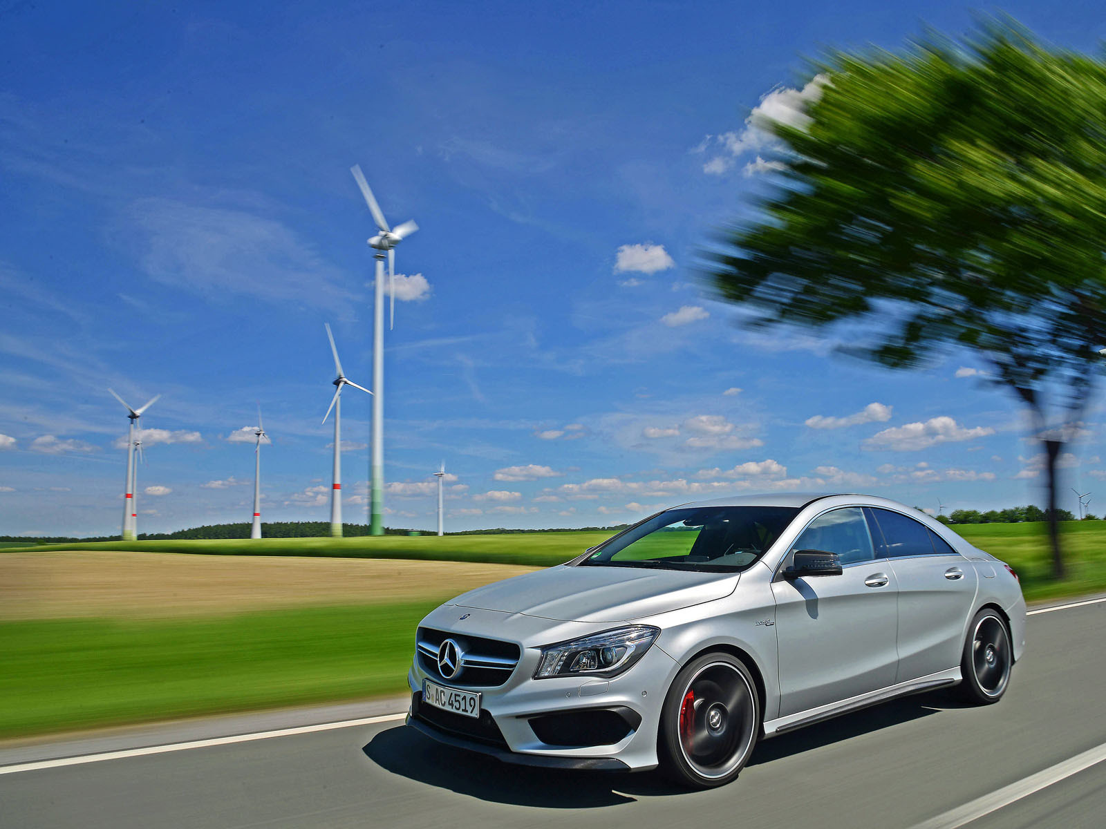 Cla 45 amg. Mercedes Benz CLA 45 AMG. Мерседес Бенц а 45 АМГ седан. Мерседес а45 АМГ. CLA 45 AMG тест драйв.