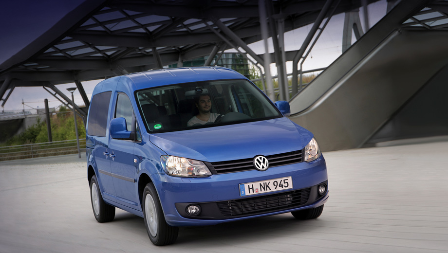Volkswagen caddy. Новичок будет выпускаться с короткой колёсной базой в грузовом исполнении с глухими задними окнами, как грузопассажирская версия Kombi, а также как пассажирская в двух комплектациях (Startline и Trendline).
