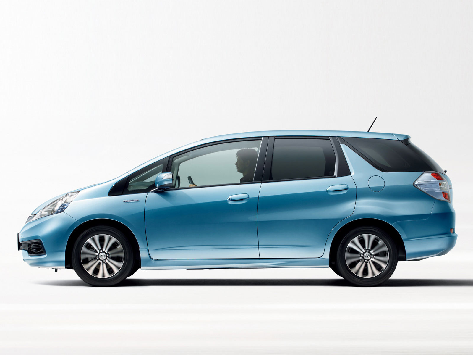 Японцы чуть-чуть подновили универсал Honda Fit Shuttle — ДРАЙВ