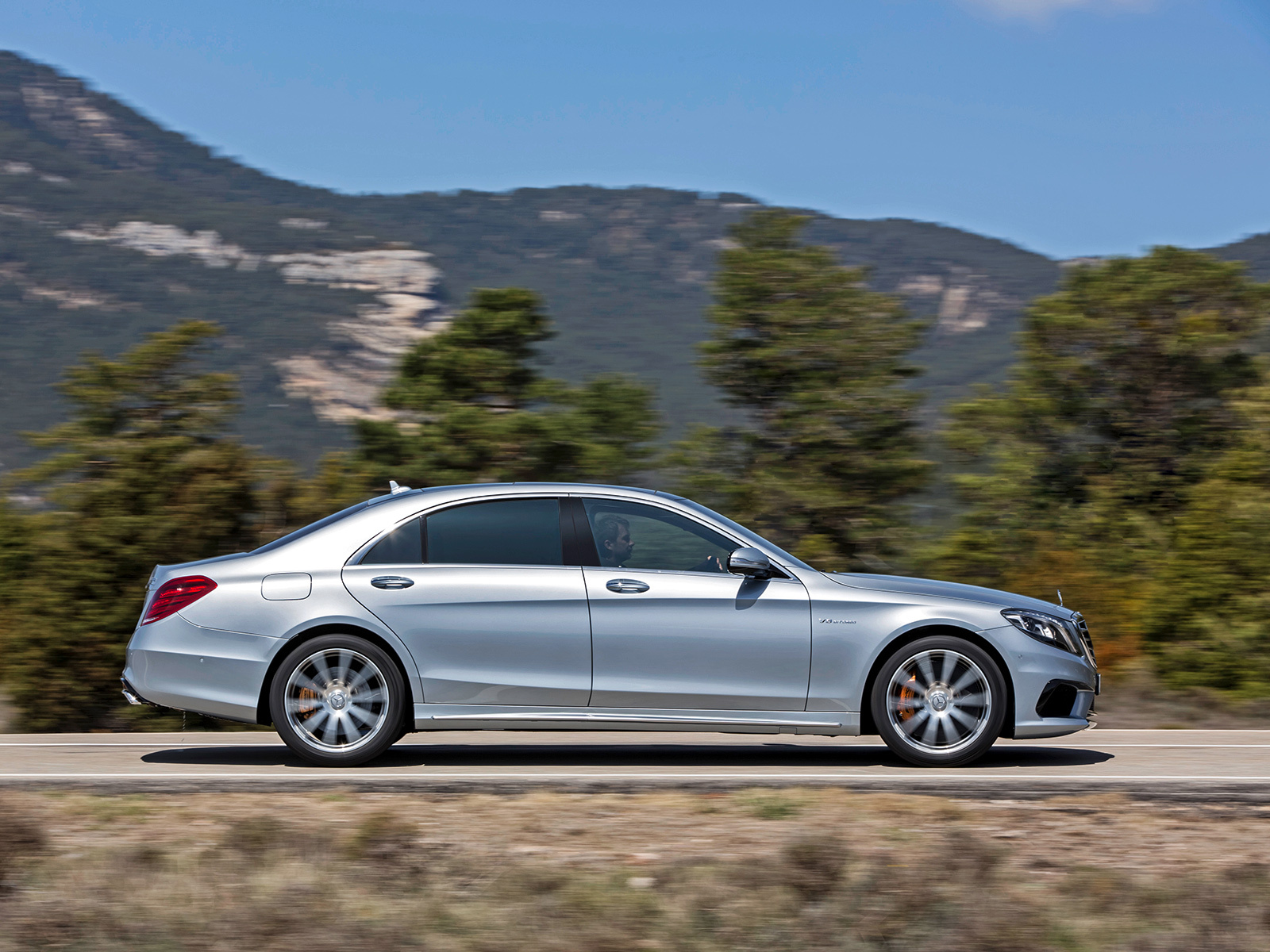 Рычим на всепогодном суперседане Mercedes S 63 AMG 4Matic — ДРАЙВ