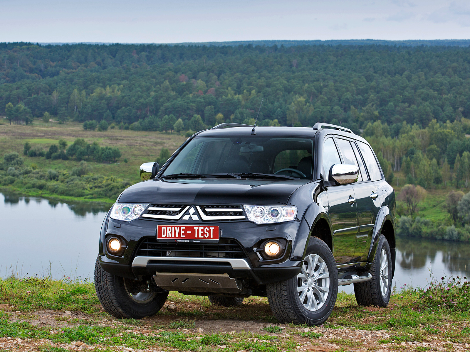 Обходимся малым с обновлённым Mitsubishi Pajero Sport — ДРАЙВ