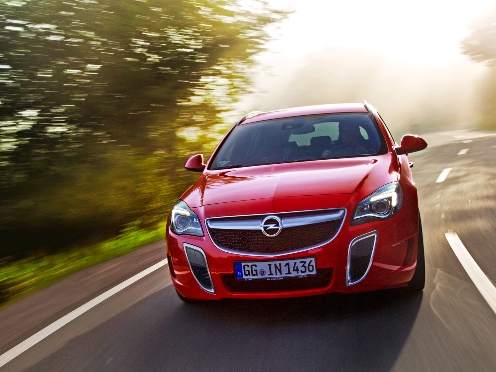 Opel Insignia OPC красный