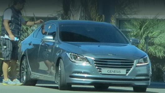Hyundai genesis. Четырёхдверки Genesis на нашем рынке сейчас нет. Так что желающим получить крупный седан от Hyundai приходится выбирать между моделями Grandeur и Equus, которые, соответственно, меньше и крупнее Дженезиса.