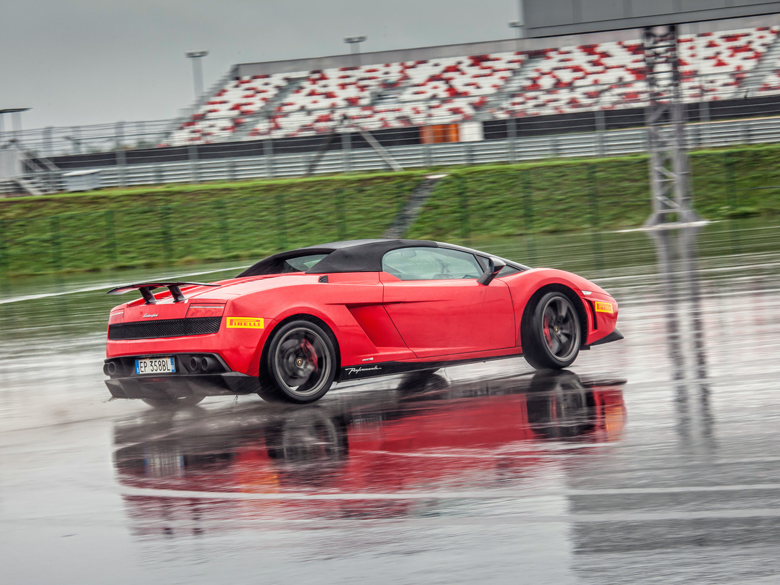 Плаваем по Moscow Raceway в купе Lamborghini Aventador и Gallardo — ДРАЙВ