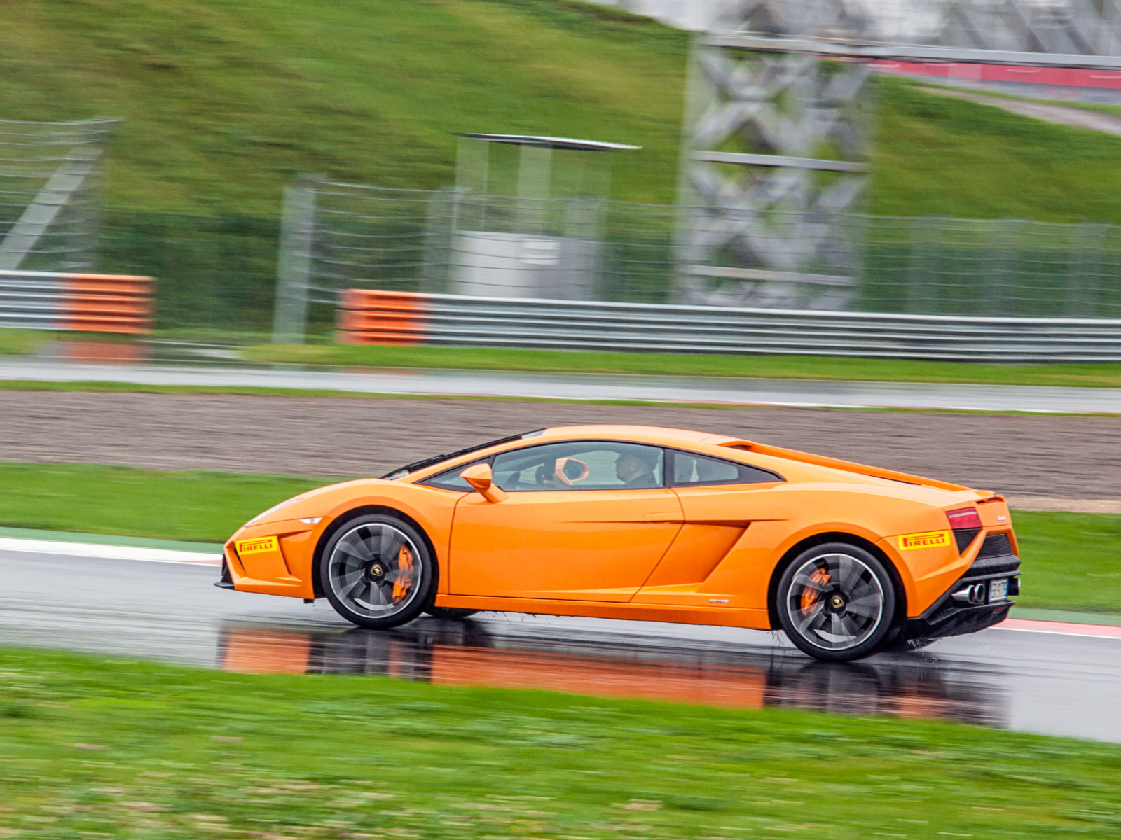 Плаваем по Moscow Raceway в купе Lamborghini Aventador и Gallardo — ДРАЙВ