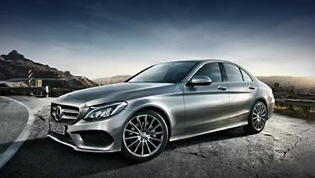 Mercedes c. На этом снимке запечатлена четырёхдверка С-класса нового поколения с AMG-пакетом.