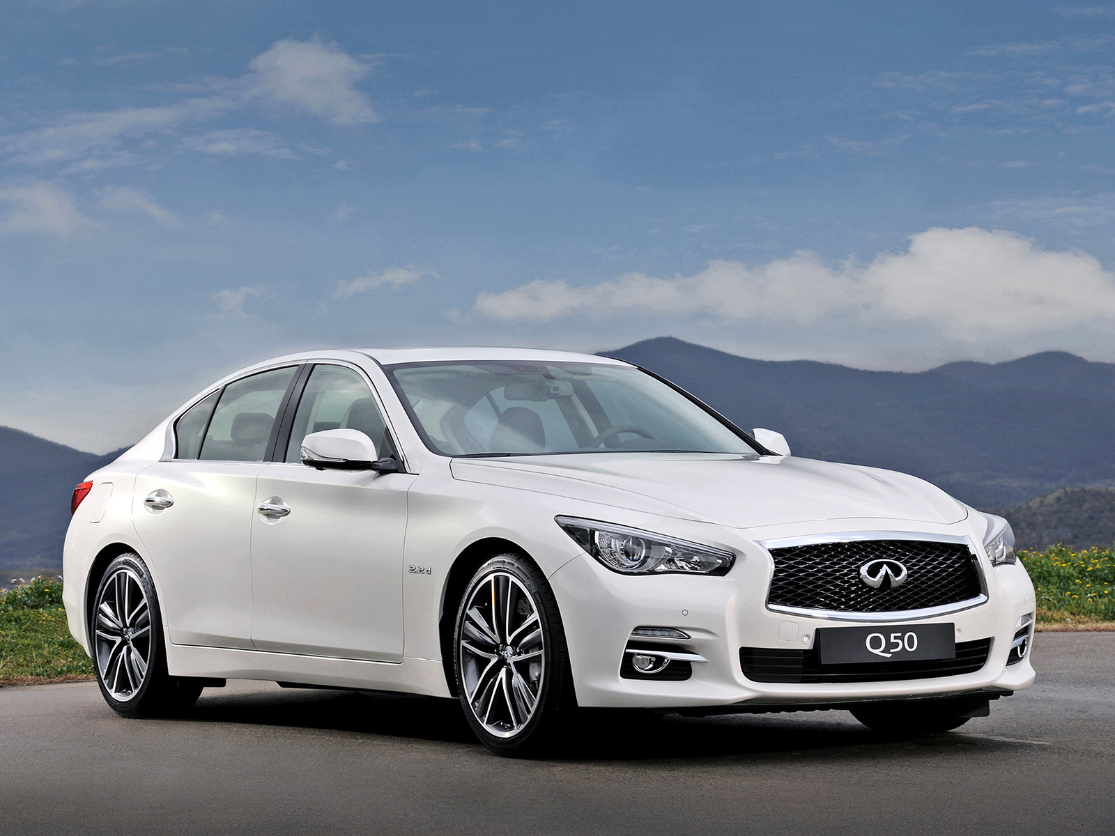 С жутким интересом крутим руль в седане Infiniti Q50 — ДРАЙВ