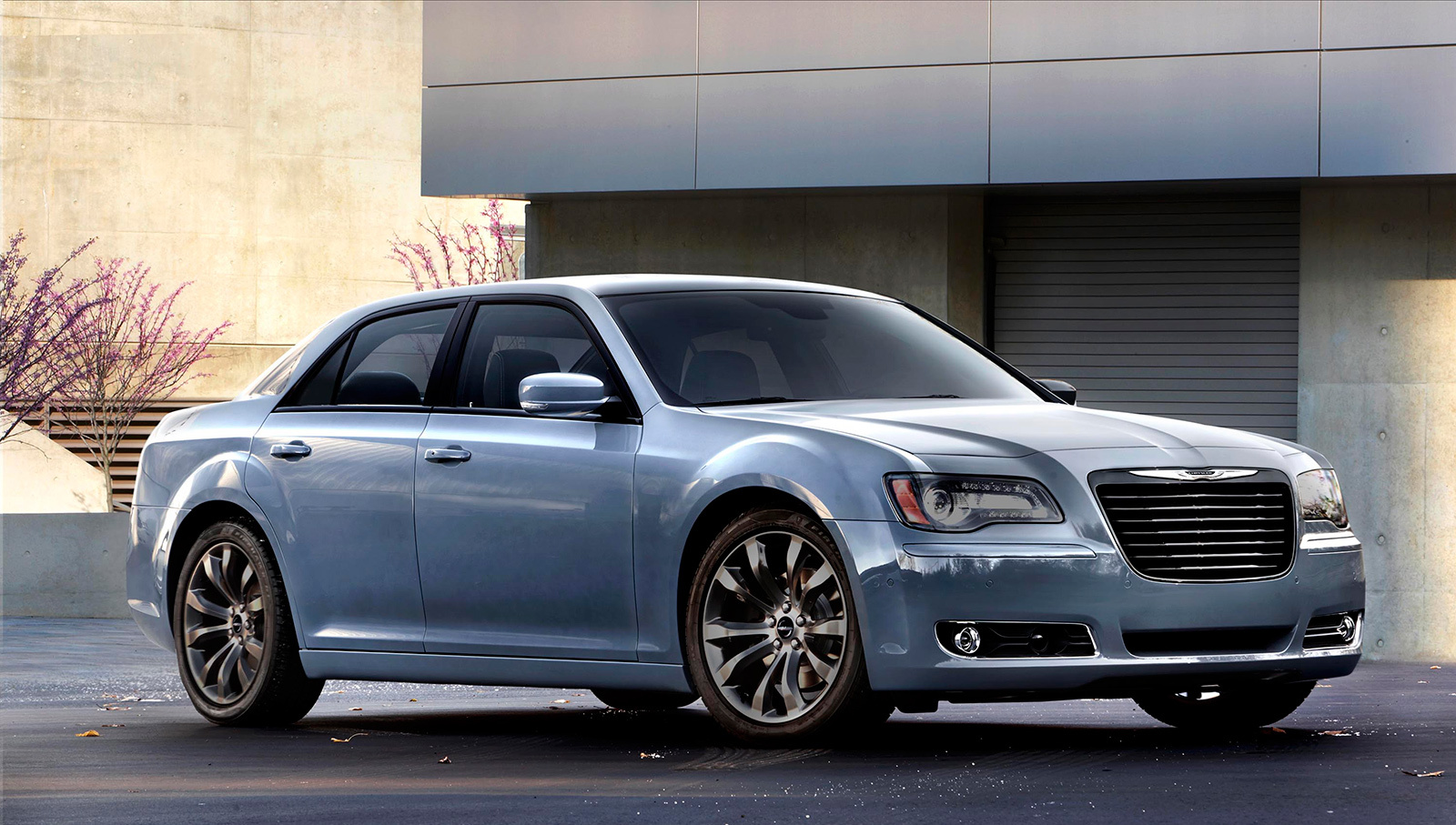 Североамериканский седан Chrysler 300S слегка обновился — ДРАЙВ