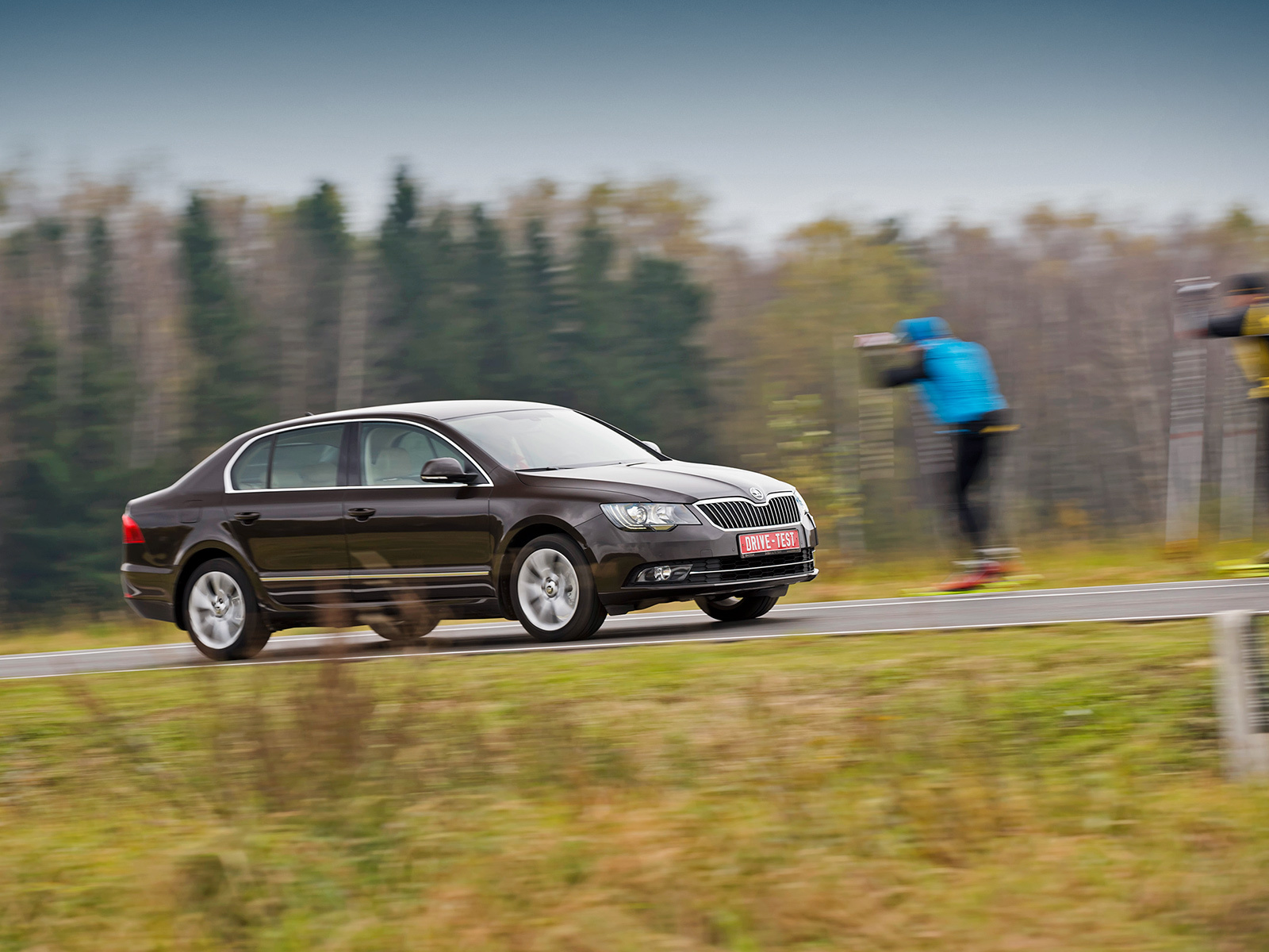 Строим в шеренгу седаны Mazda6, Toyota Camry и Skoda Superb — ДРАЙВ