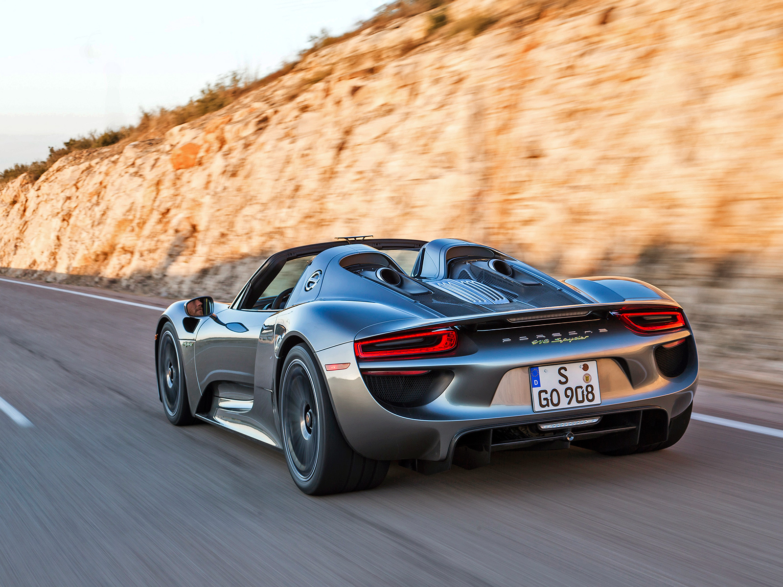 Сохраняем спокойствие за рулём суперкара Porsche 918 Spyder — ДРАЙВ