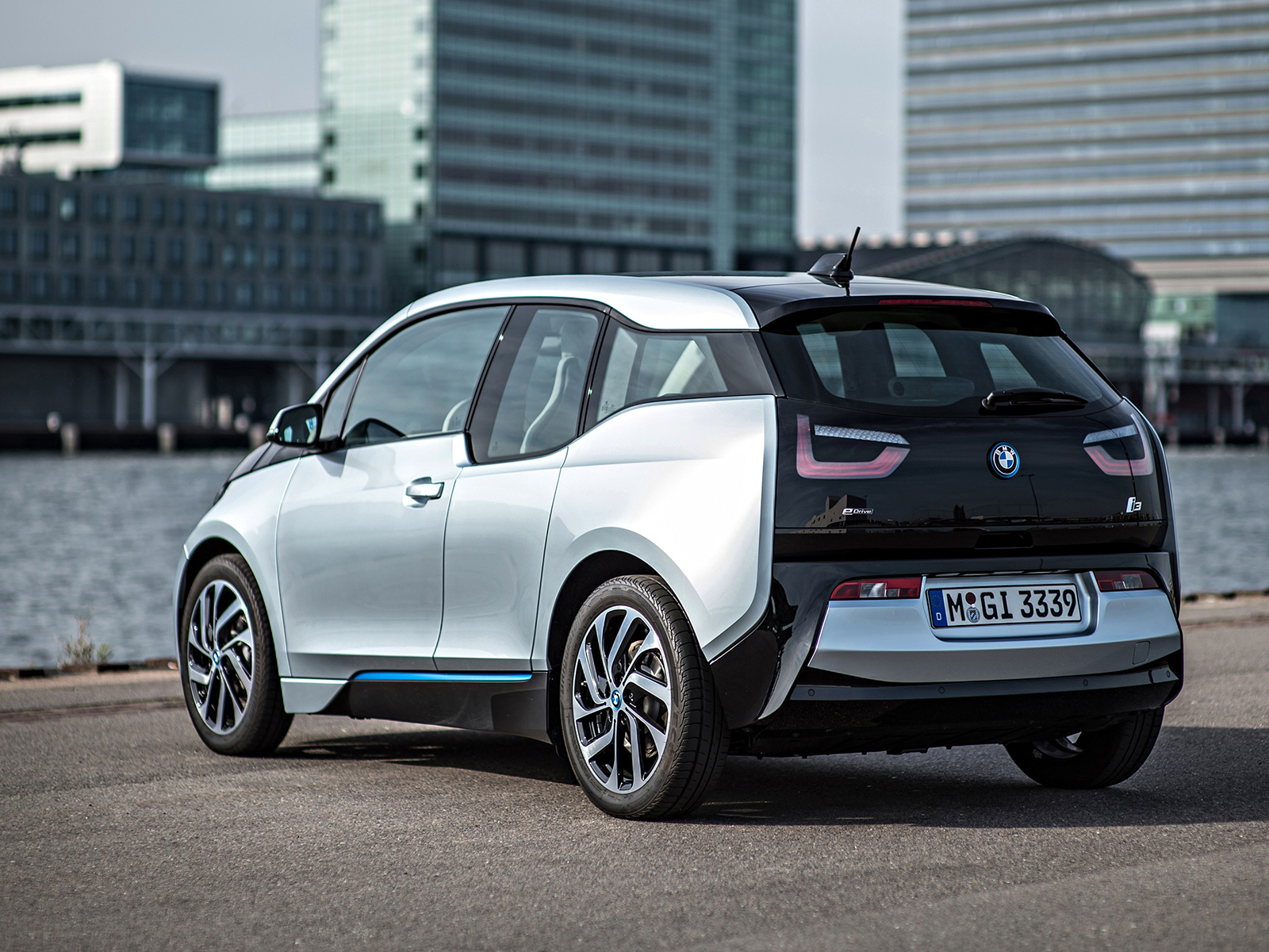 С удовольствием электризуемся от ситикара BMW i3 — ДРАЙВ