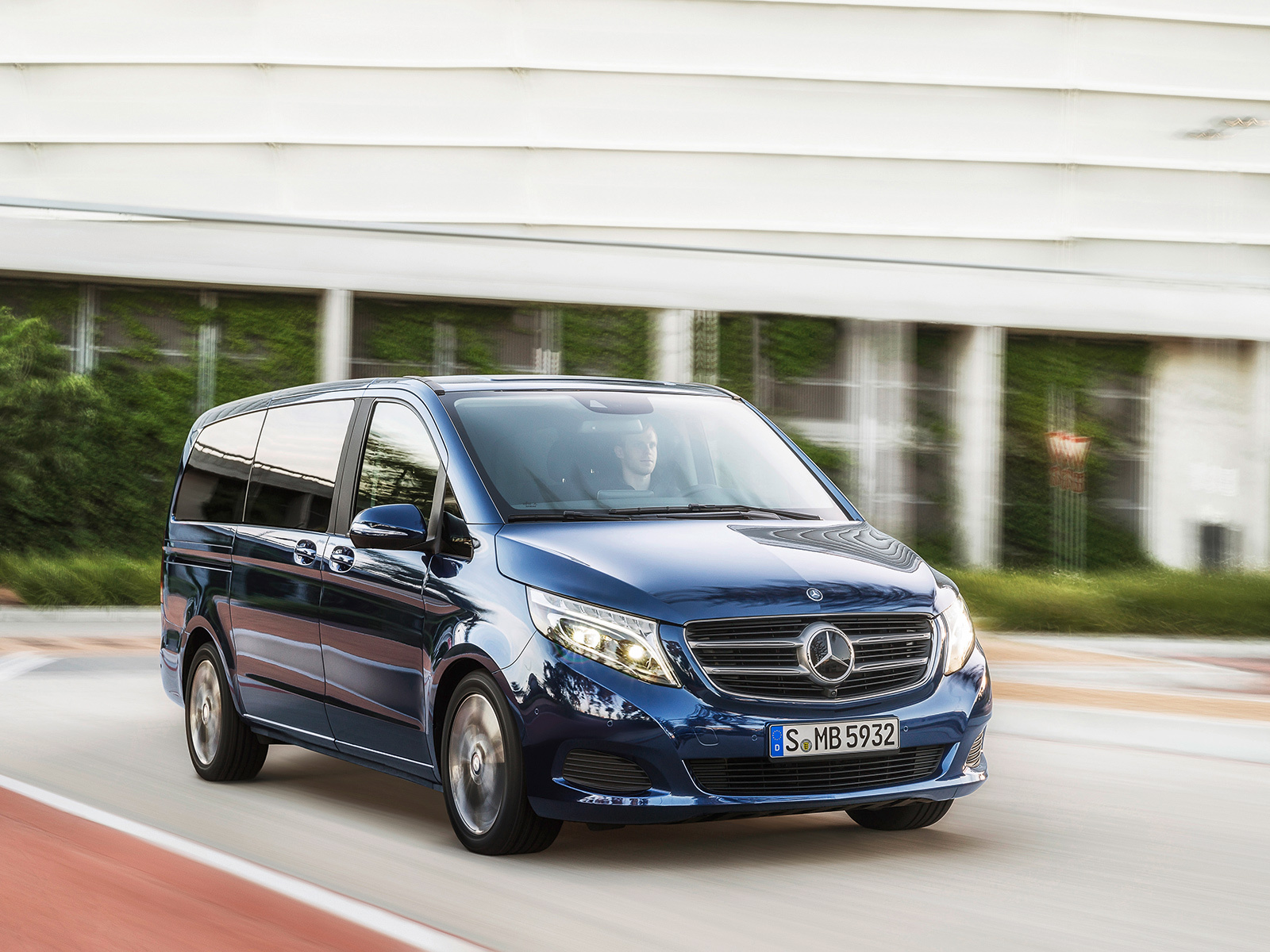 Новый Mercedes-Benz V-класса расширил спектр применения — ДРАЙВ