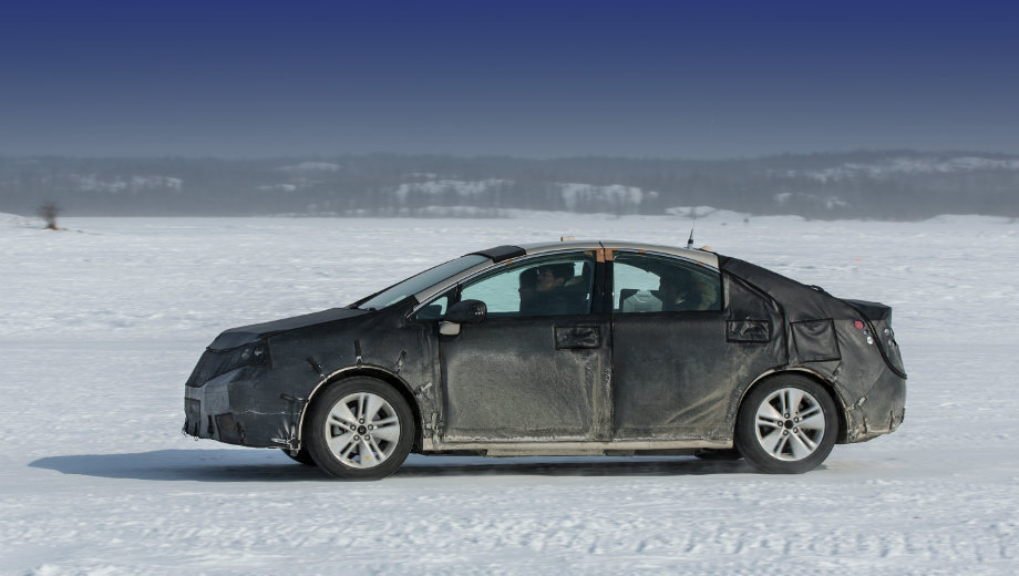 Toyota mirai. Зимние тесты — важный шаг к запуску водородного седана на рынок в 2015 году. Ранее создатели машины убедились, что она надёжно работает в таком жарком месте, как Долина смерти, а теперь отправились на север Канады.