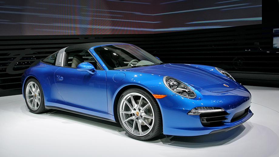 Porsche 911,Porsche 911 targa. От купе Porsche 911 Turbo новинке достанется не только двигатель, но и стандартный для турбоверсий обвес, включающий в себя прорези в задних крыльях, антикрыло и иные патрубки выхлопной системы. На фото базовая версия 911 Targa 4.