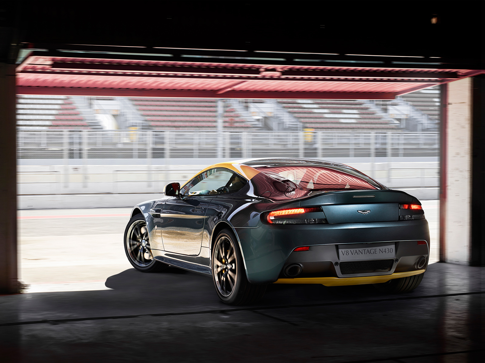 Aston Martin напомнит о себе особыми Vantage N430 и DB9 Carbon — ДРАЙВ