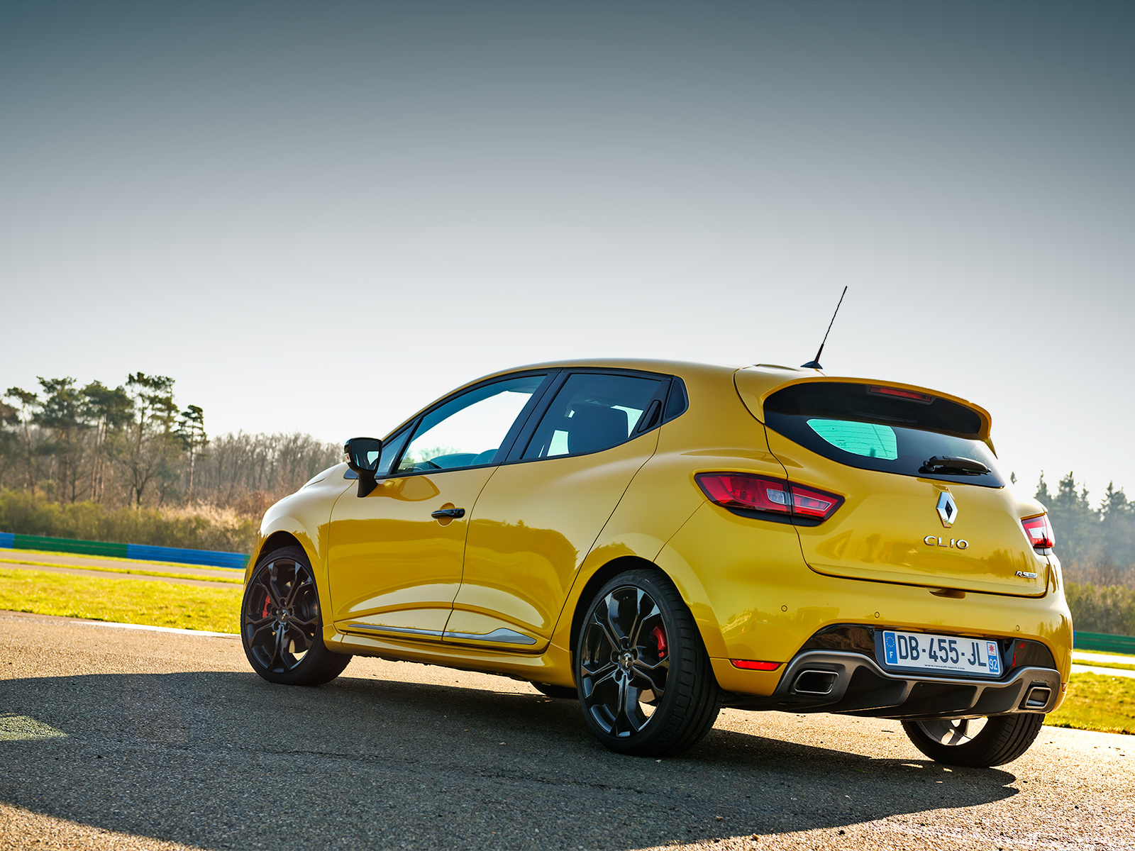 Тянем за уши на трек новый хот-хэтч Renault Clio RS — ДРАЙВ