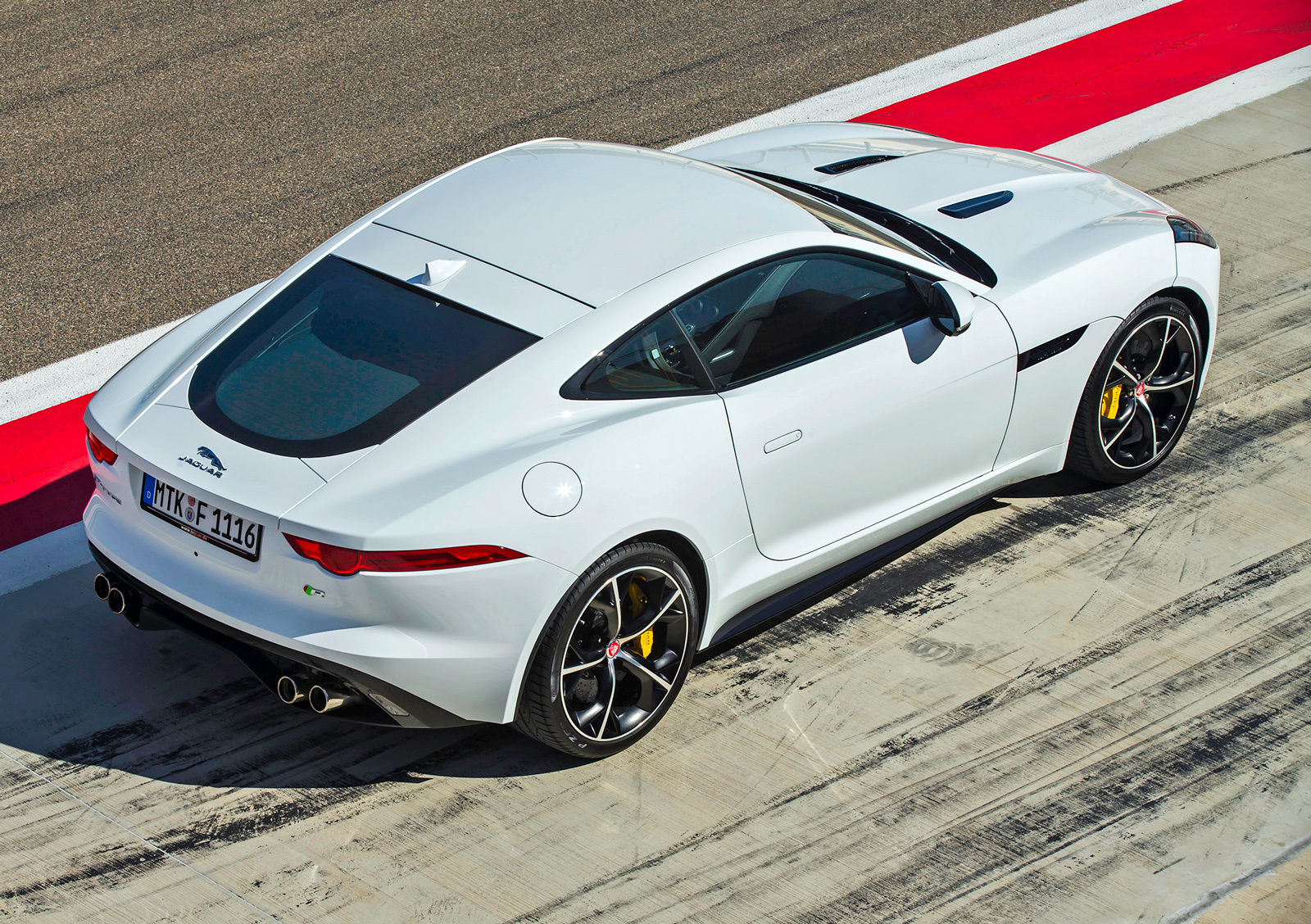 Определяем бессмертное купе Jaguar F-type среди версий с V6 и V8 — ДРАЙВ