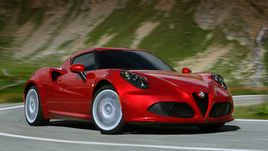 Alfaromeo 4c,Alfaromeo giulietta. Спорткар Alfa Romeo 4C с 275-сильным мотором под капотом разменивает сотню за 4,5 с, а его максимальная скорость — 250 км/ч.