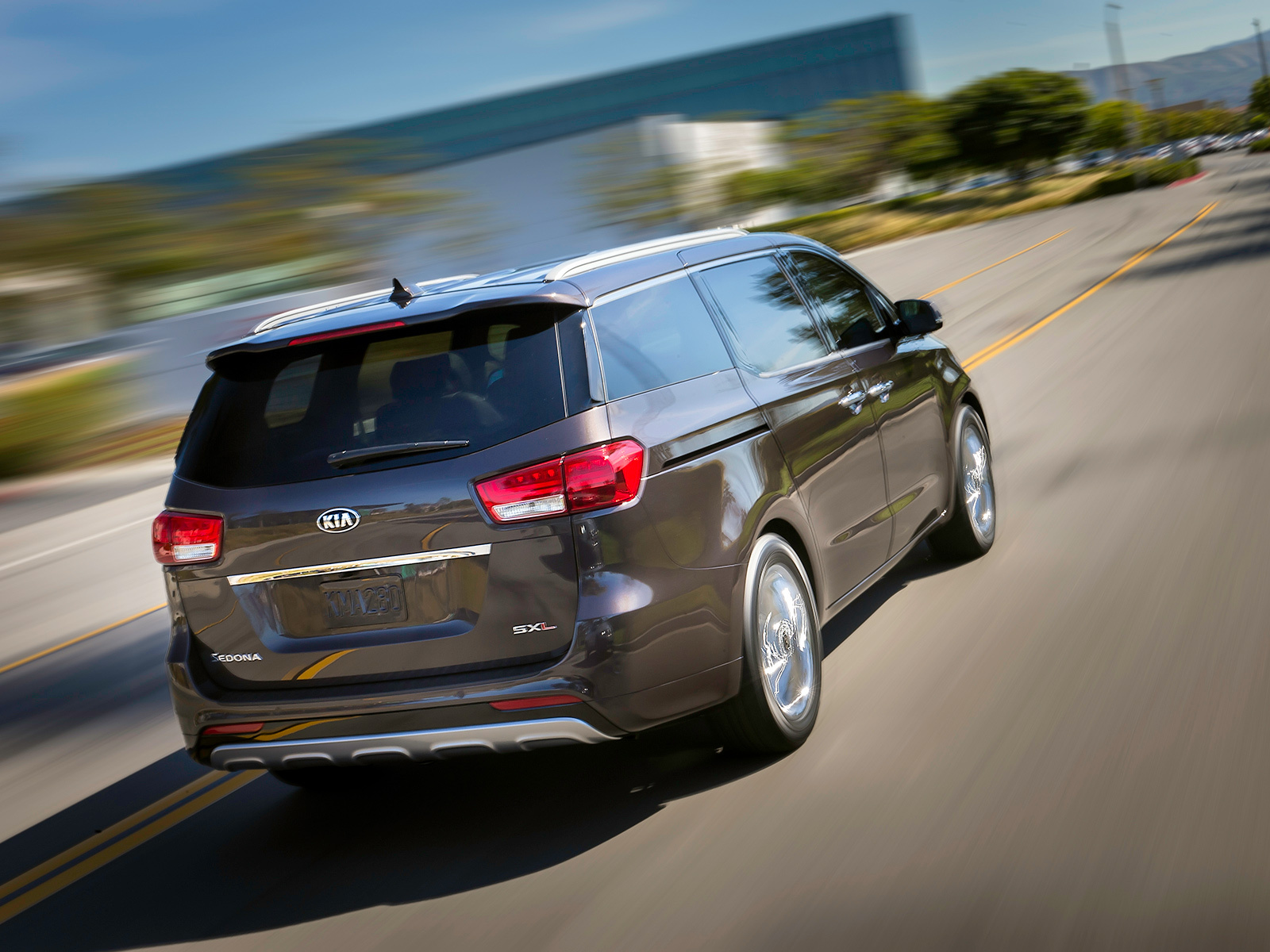 Новый минивэн Kia Sedona оказался привлекательным — ДРАЙВ