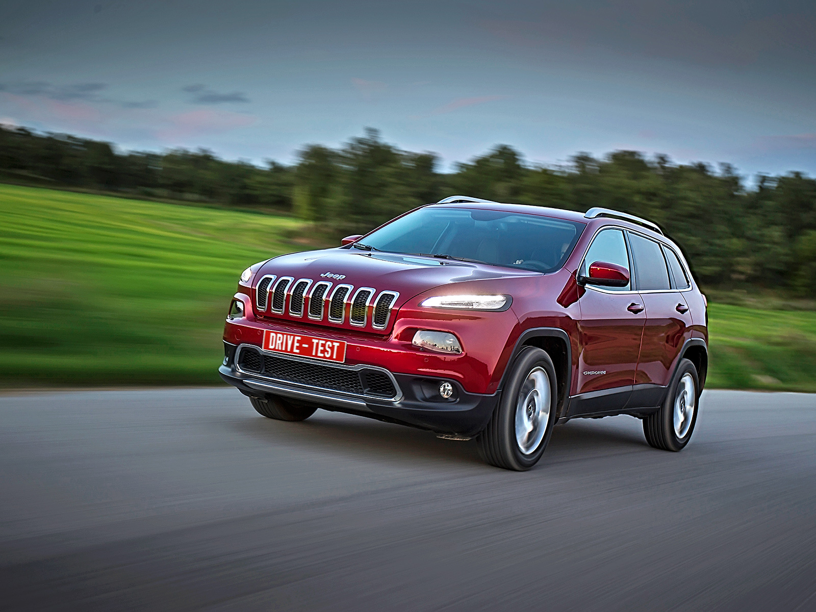 Привыкаем к необычному кроссоверу Jeep Cherokee — ДРАЙВ