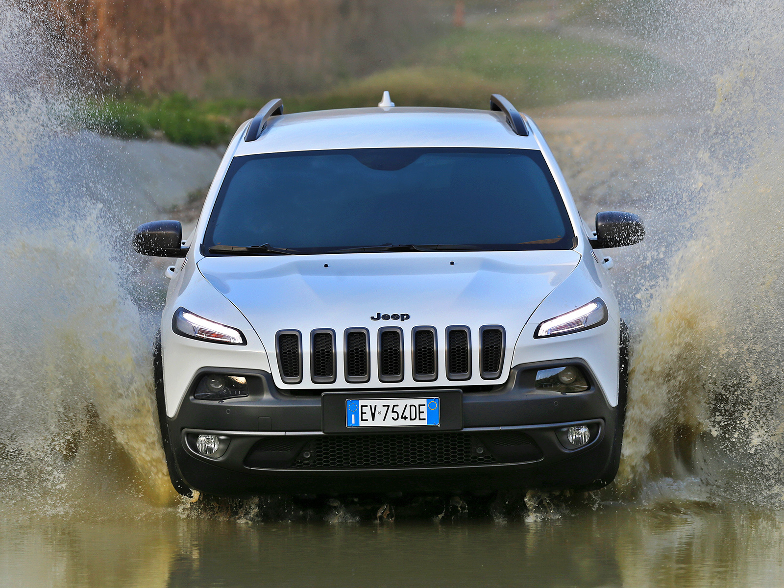 Привыкаем к необычному кроссоверу Jeep Cherokee — ДРАЙВ