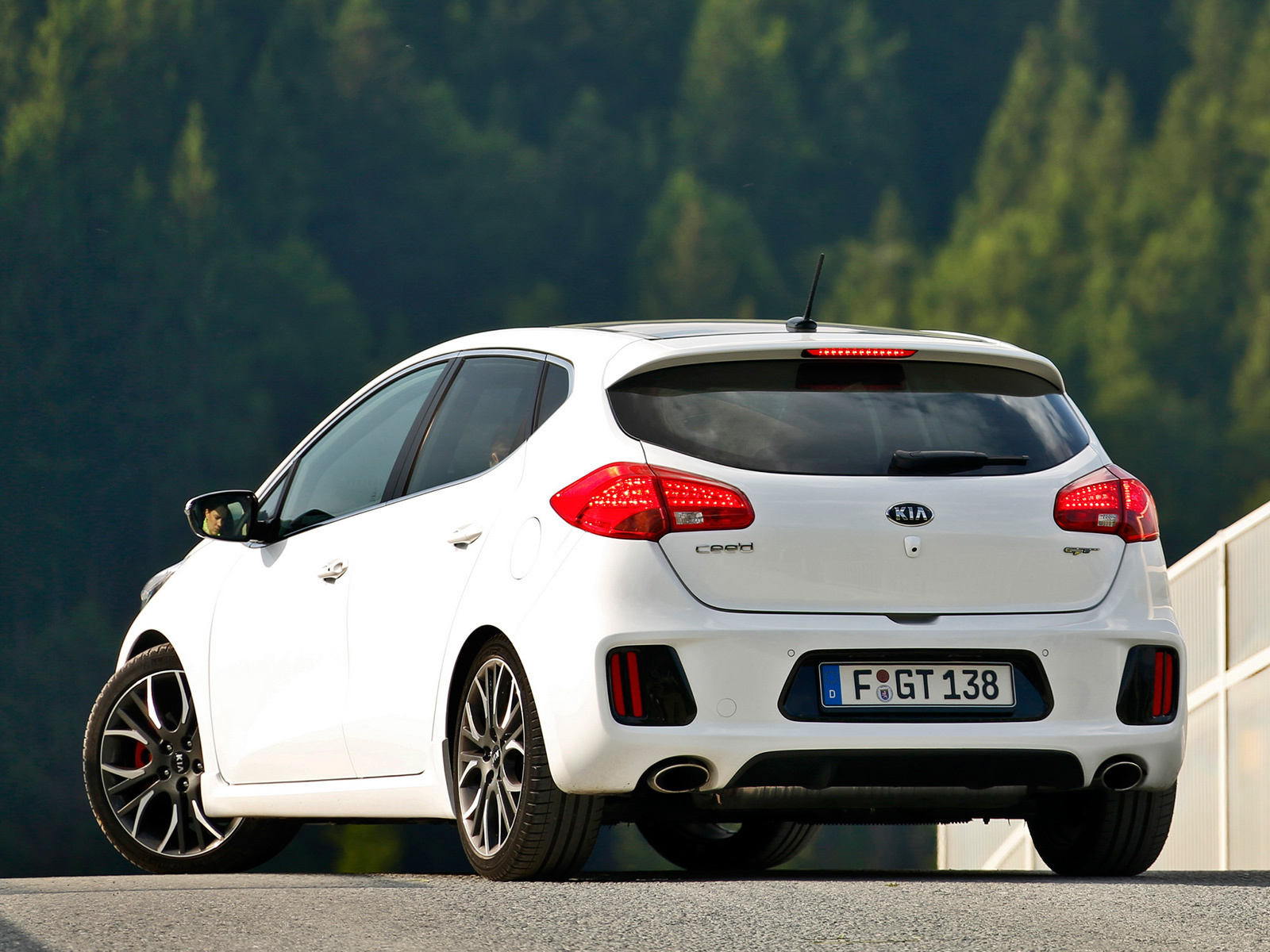 Ceed jd хэтчбек. Kia Ceed gt 2014. 2013 Kia cee'd gt. Ceed gt 2013. Kia Ceed gt 2014 хэтчбек.