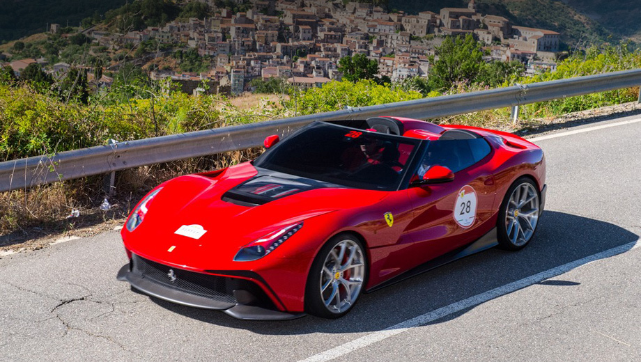 Ferrari f12berlinetta,Ferrari ff,Ferrari f12. Итальянцы не раскрывают сумму сделки, но независимые источники утверждают: это самый дорогой Ferrari в истории. Цвет тоже необычен: он похож на Rosso Corsa, но всё же оттенок чуть иной, специальный.