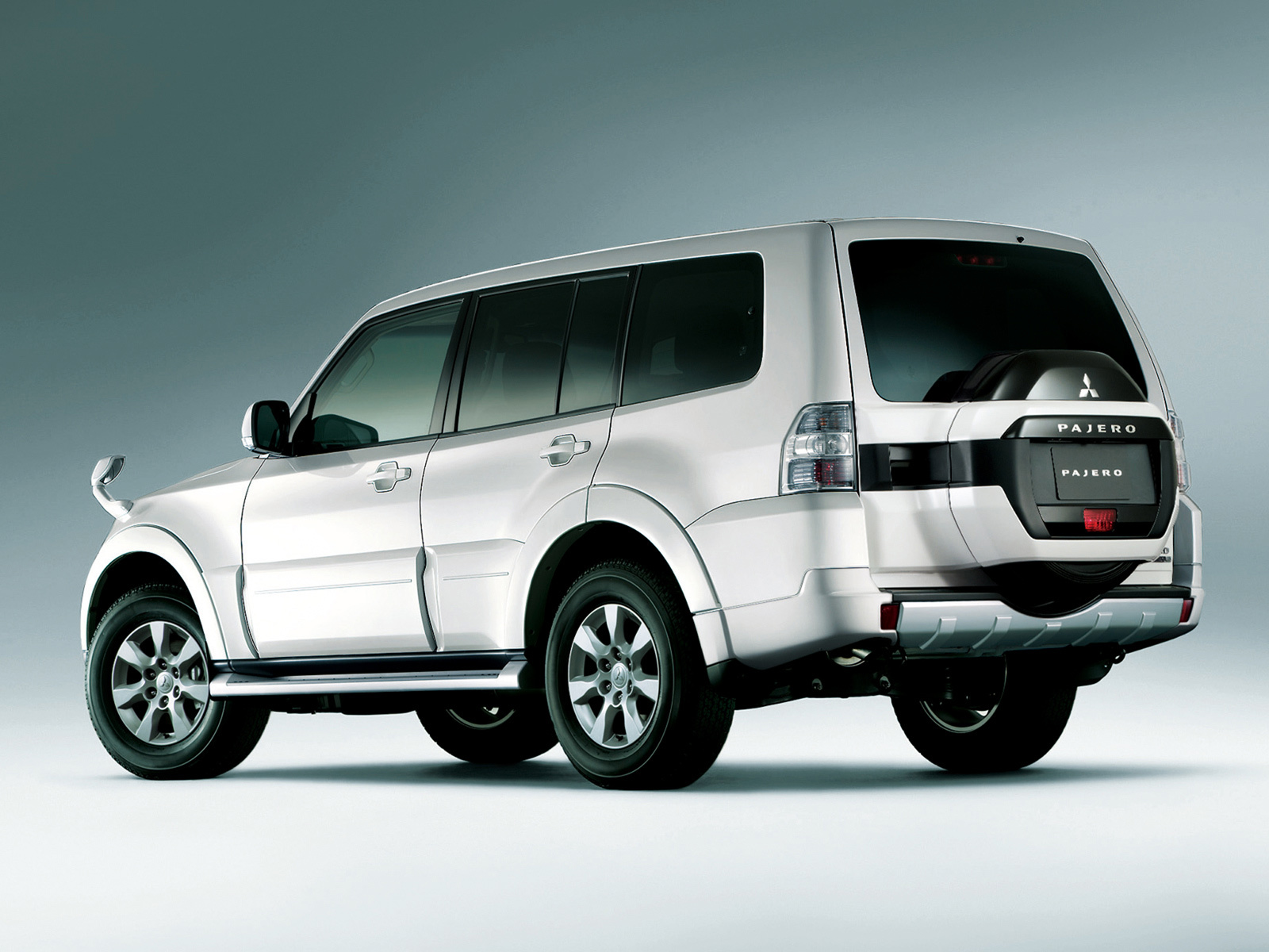 Мицубиси паджеро 2015 год. Паджеро 4 2015. Митсубиси Паджеро 2015. Mitsubishi Pajero 2015 года.