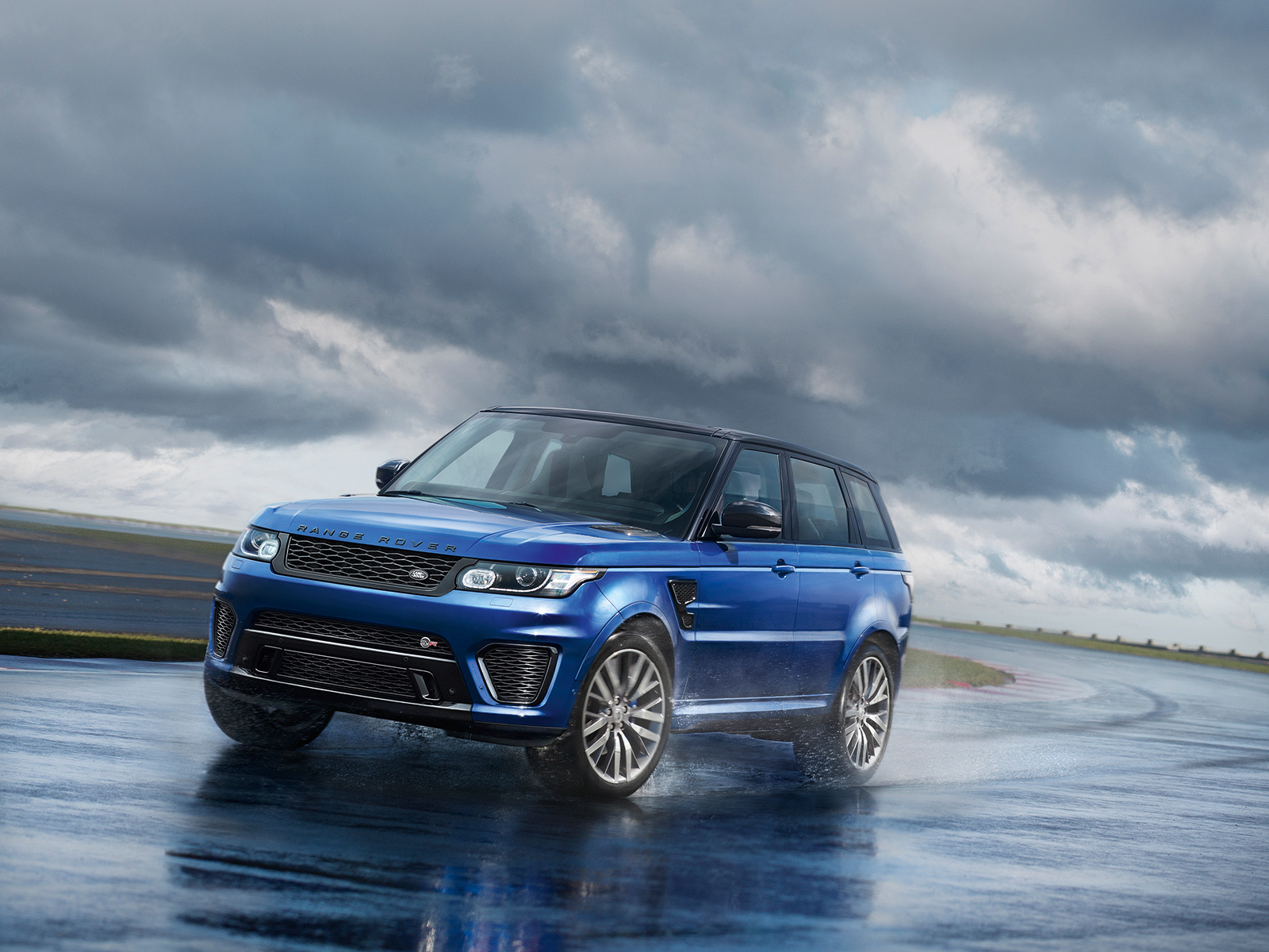 Литеры SVR сильно подняли цену модели Range Rover Sport — ДРАЙВ