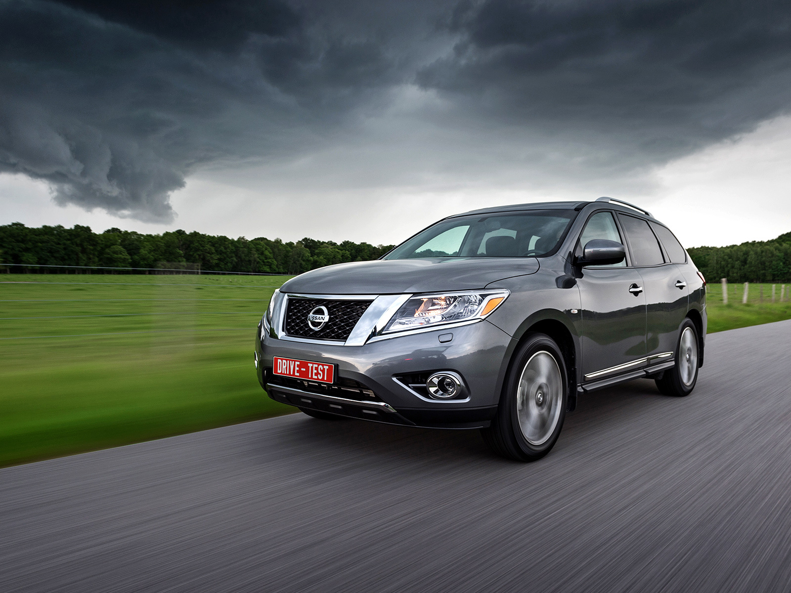 Двояко движемся на кроссовере Nissan Pathfinder — ДРАЙВ