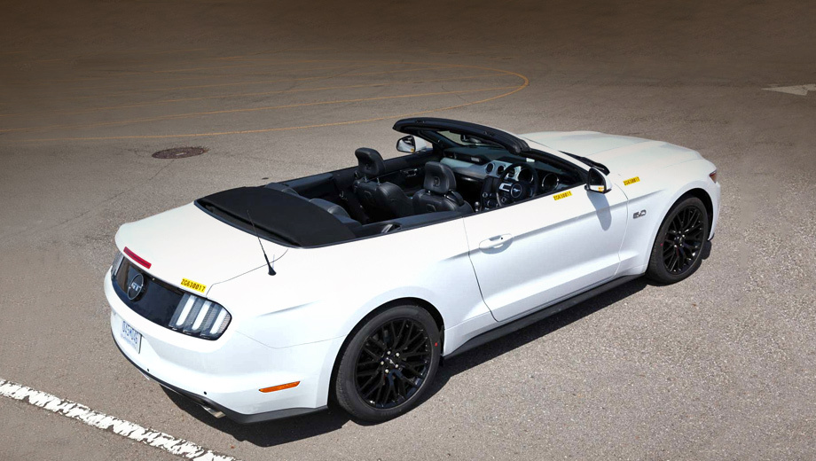 Ford mustang. В настоящий момент «праворукий» Mustang существует в единственном экземпляре. Он используется для проведения различных тестов.