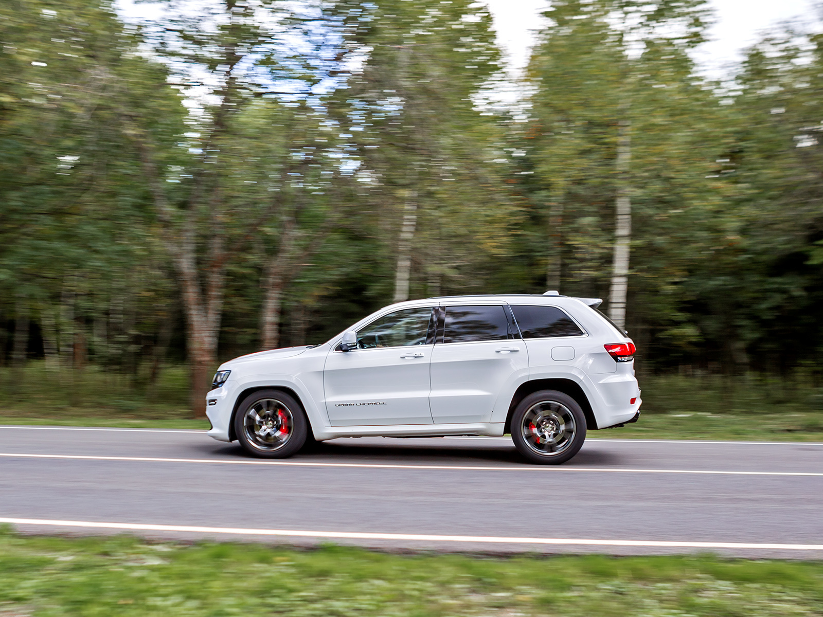 Боремся на руках с внедорожником Jeep Grand Cherokee SRT8 — ДРАЙВ