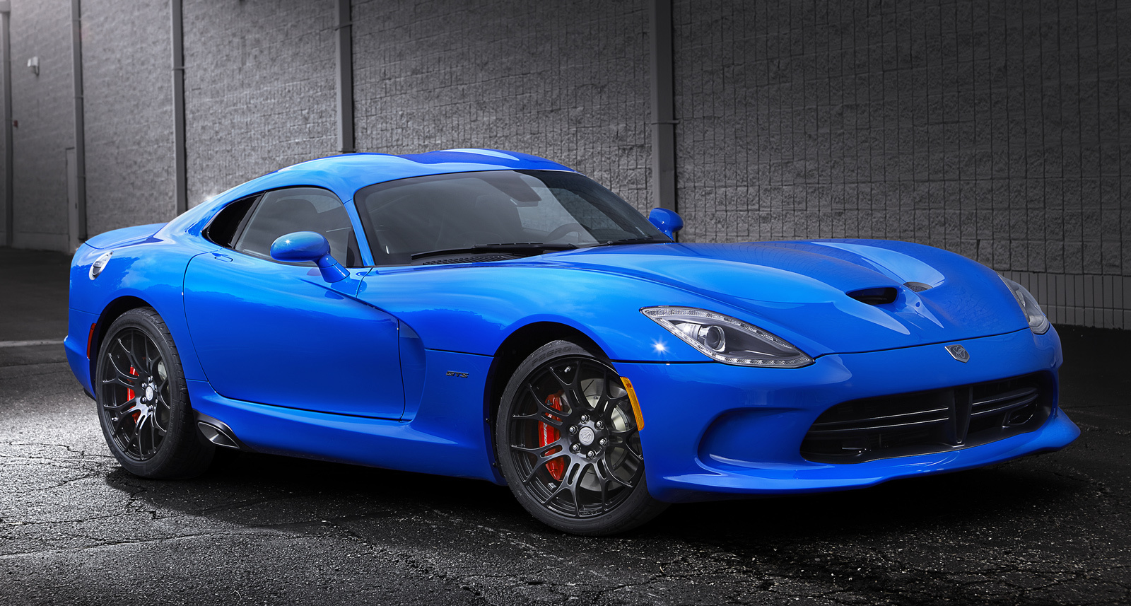 Суперкар Dodge Viper получит прибавку тяги и открытую версию — ДРАЙВ