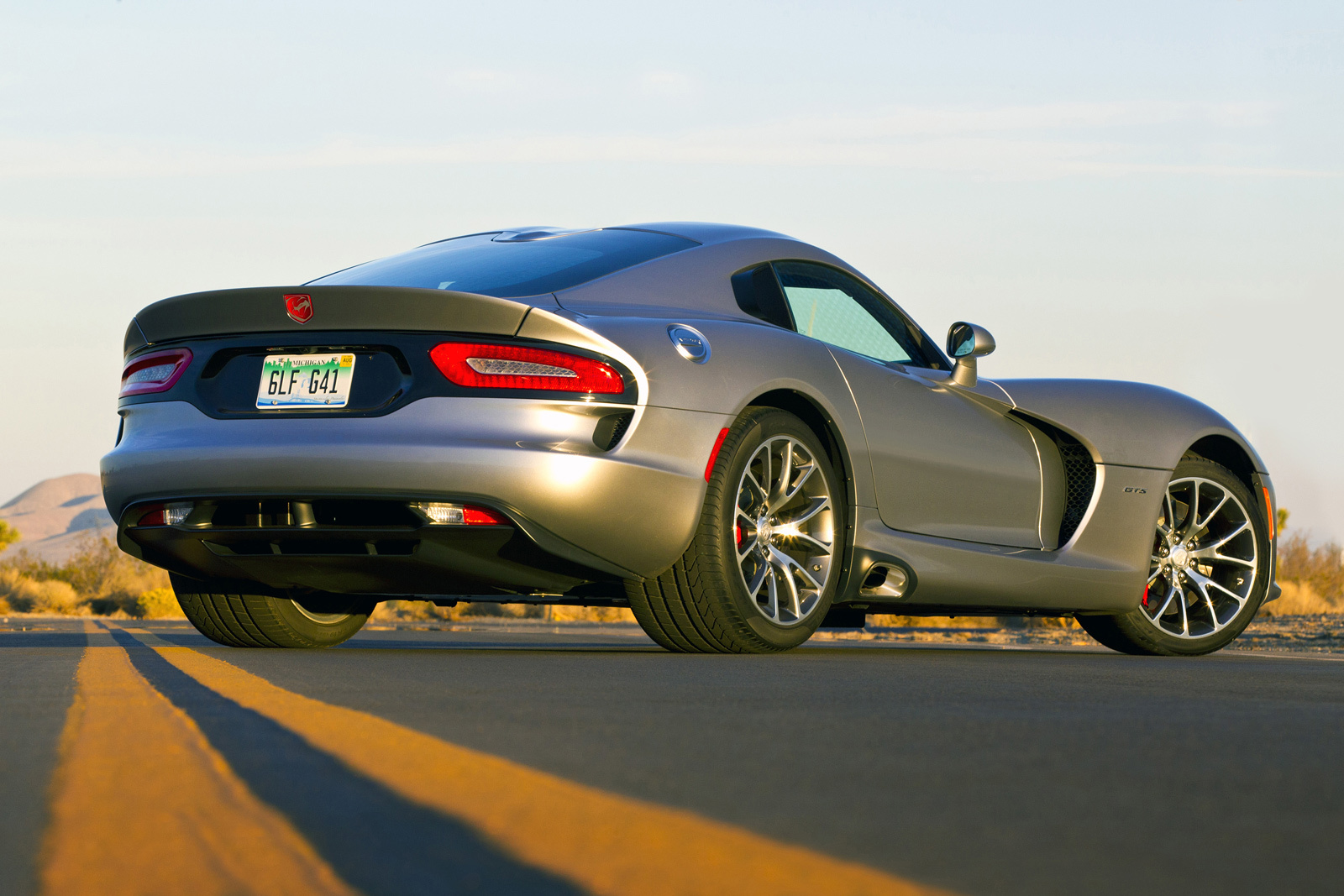 Суперкар Dodge Viper получит прибавку тяги и открытую версию — ДРАЙВ